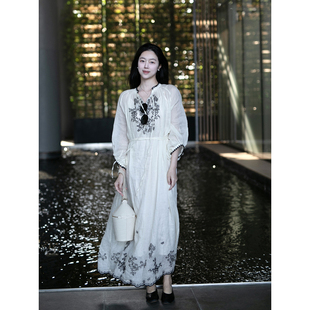 Floating苎麻 重工刺绣度假风气质优雅v领连衣裙女复古收腰长裙