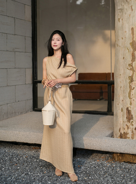 Floating 法式度假风斜肩一字领连衣裙气质收腰显瘦长裙 含腰带