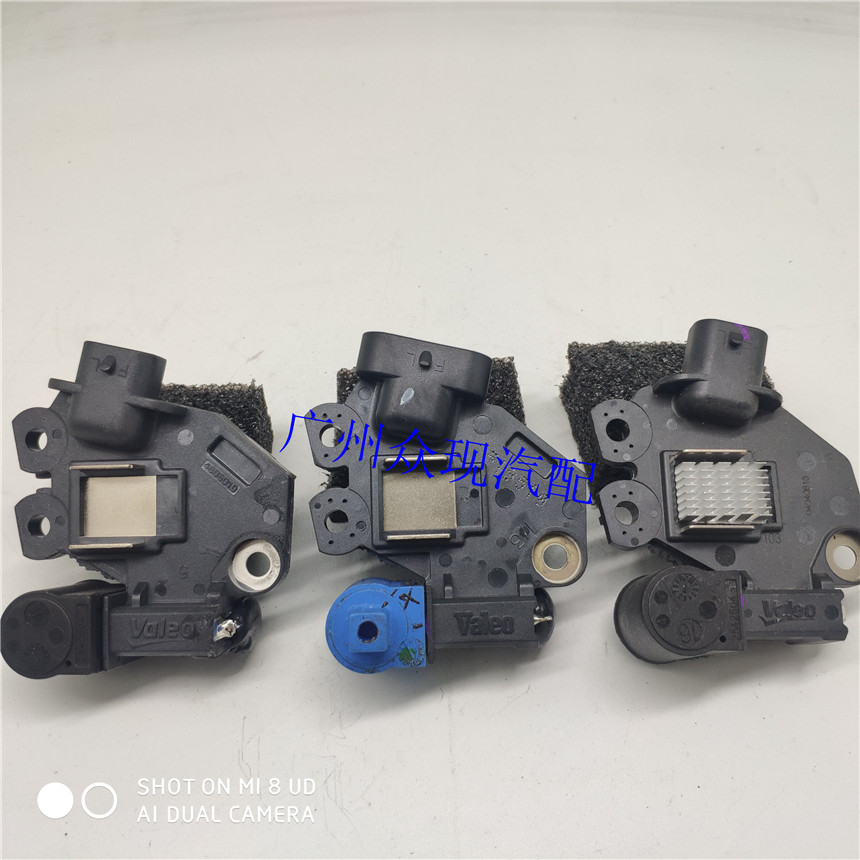 适用于别克新君威2.4迈瑞宝别克GL8别克陆尊3.0汽车发电机调节器