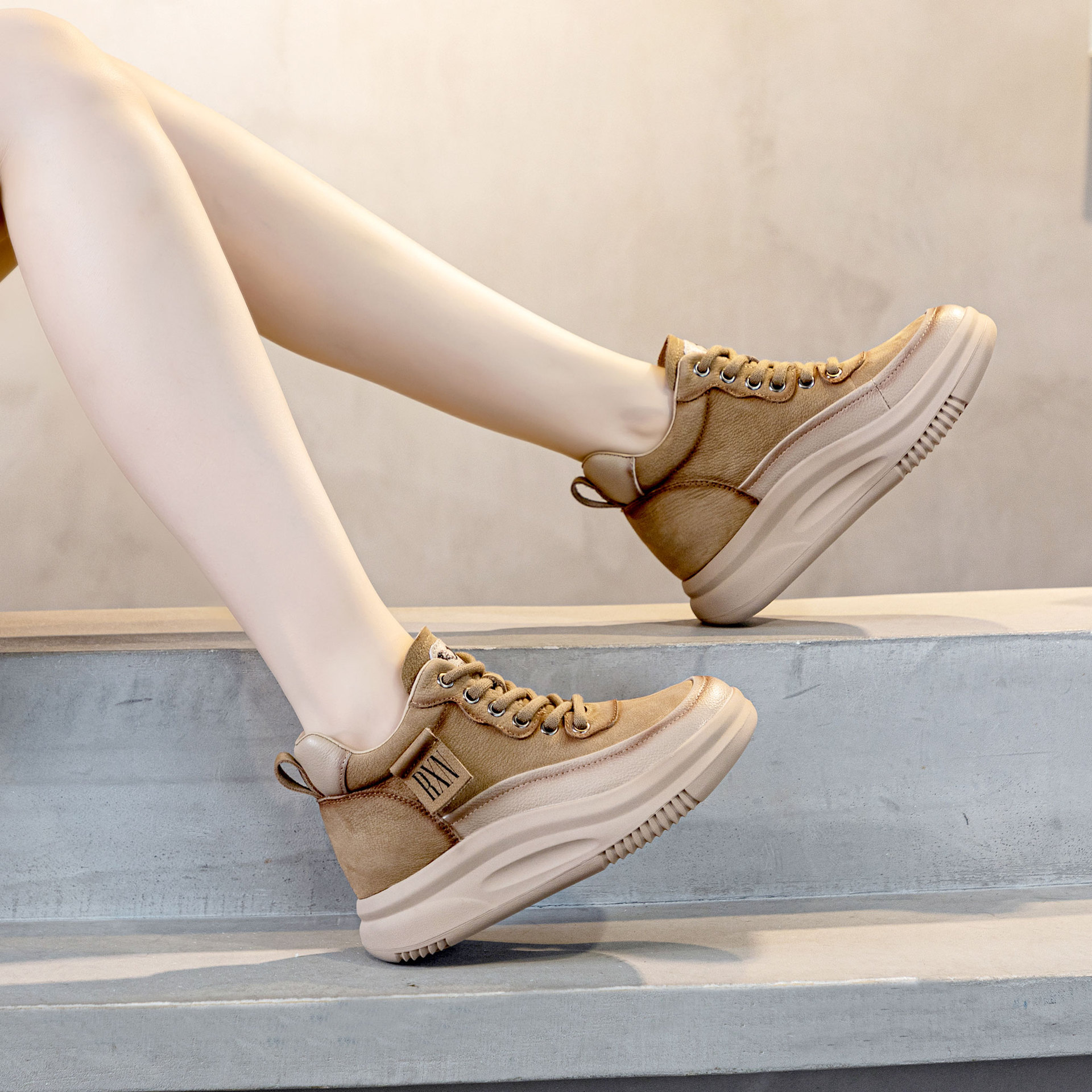 头层牛皮高帮鞋女2025冬季新款加绒休闲鞋女复古板鞋运动鞋短靴女