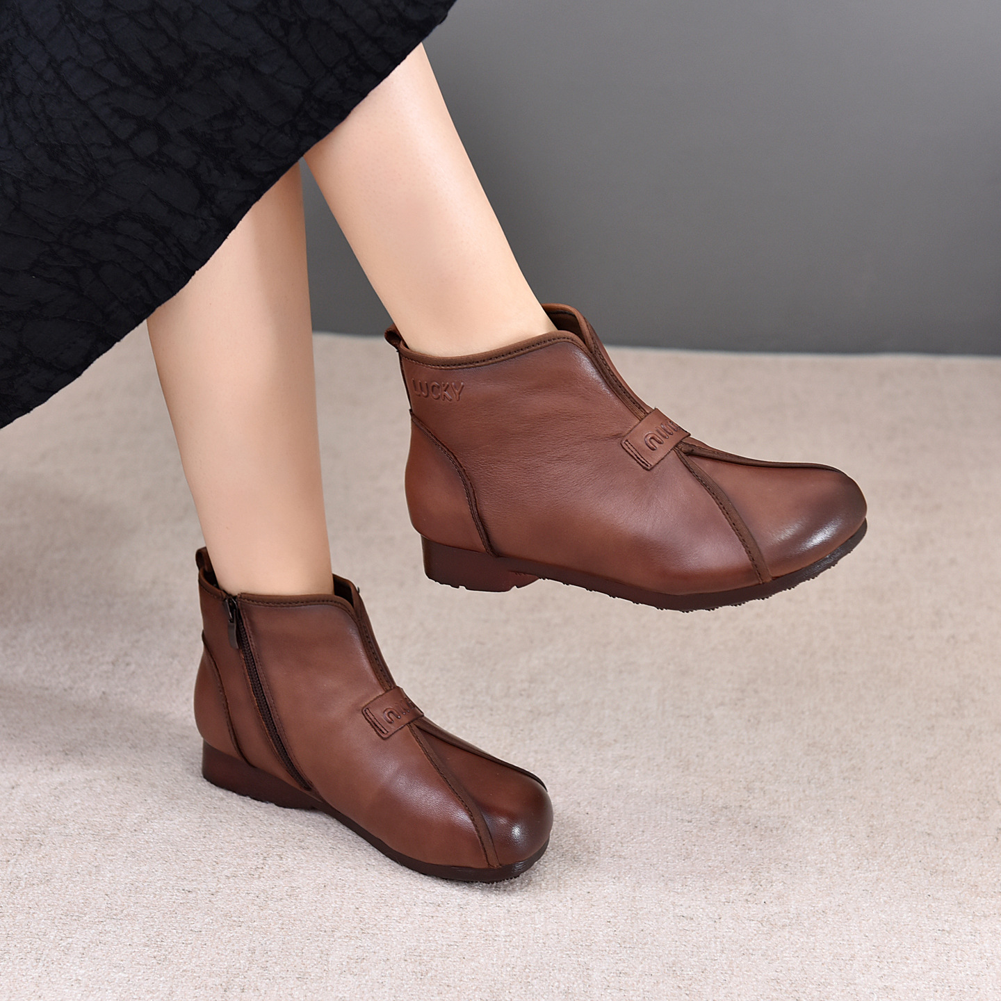 头层牛皮复古手工棉鞋25新款冬季真皮短靴女加绒软底保暖妈妈鞋