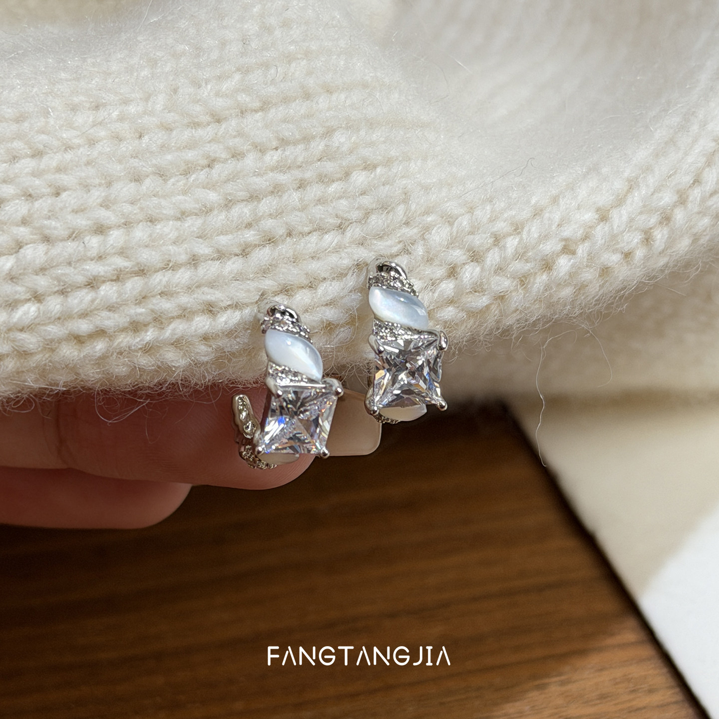 方糖家 精致轻奢牛角面包银色贝母弧形耳环2025新款高级感耳钉女,饰品/流行首饰/时尚饰品新,耳环,淘宝优惠券,粉丝福利购,淘宝优惠卷