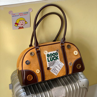 kaka原创复古美拉德美式 好运木质金属纽扣手提包质感鹿皮绒腋下包