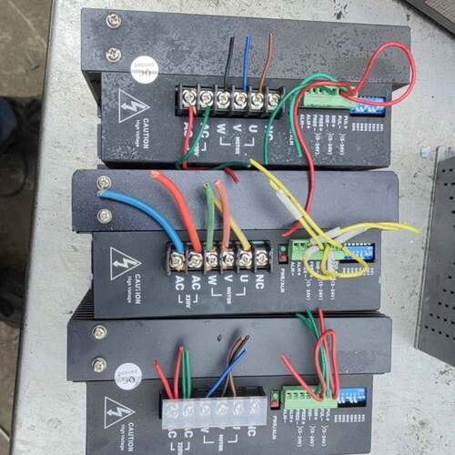 议价三相步进驱动器 YH-33M2280H，成色见图实物。可维修翻新