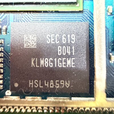 三星KLM8G1GEME芯片B041版本带板拆机件--议价商品