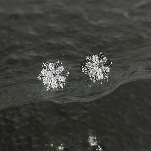 爆闪清冷感气质雪花锆石耳钉钛钢防过敏耳骨钉平底免摘养耳耳饰女