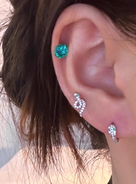 施家华子绿色小蛇耳骨钉医用钛钢防过敏免摘高级感小众设计耳钉女
