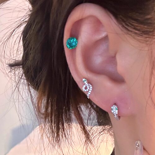 施家华子绿色小蛇耳骨钉医用钛钢防过敏免摘高级感小众设计耳钉女