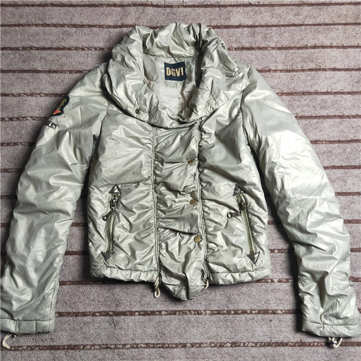 09点 二手 国际著名时尚品牌 女士时尚棉服外套 Q864