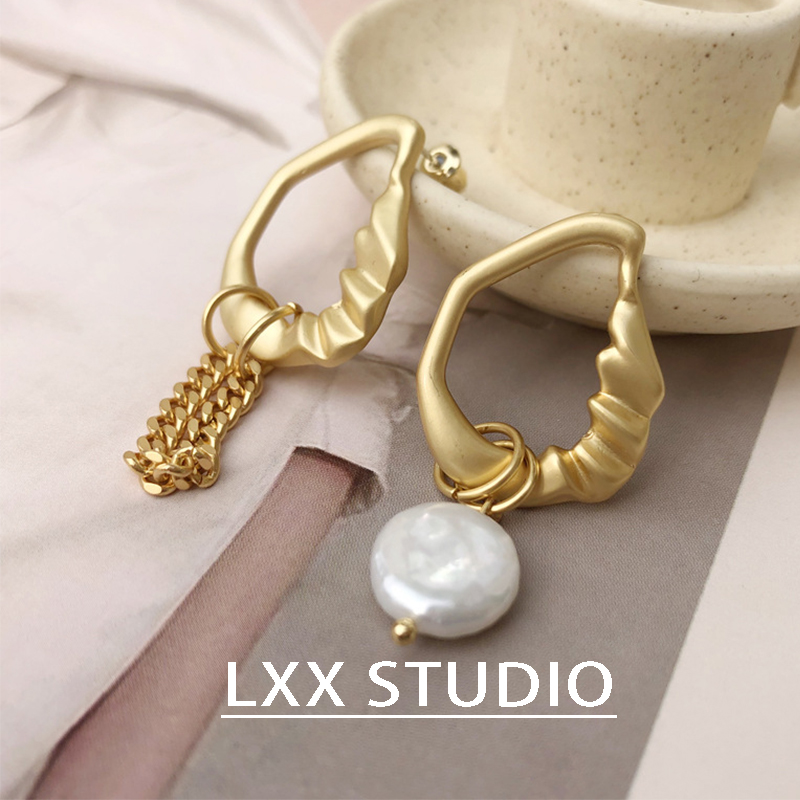 LXX STUDIO |cc| 气质不对称宋妍霏明星同款耳饰法式珍珠链条
