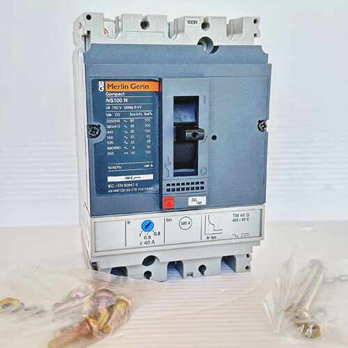 Merlin Gerin NS100N 32A to 40A 3P 36kA 750V TM40D 29633 Circ