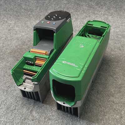 Control Techniques UNIDRIVE UNI1404  2.2KW 2 Stck defekt