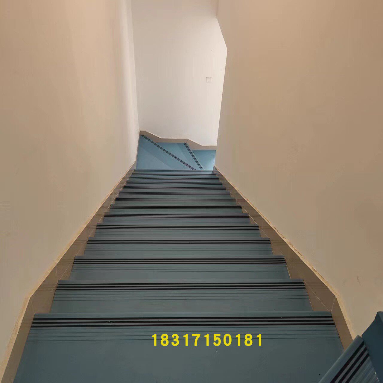 pvc塑胶楼梯踏步幼儿园台阶贴整体加厚满铺家用球社水泥台阶地胶