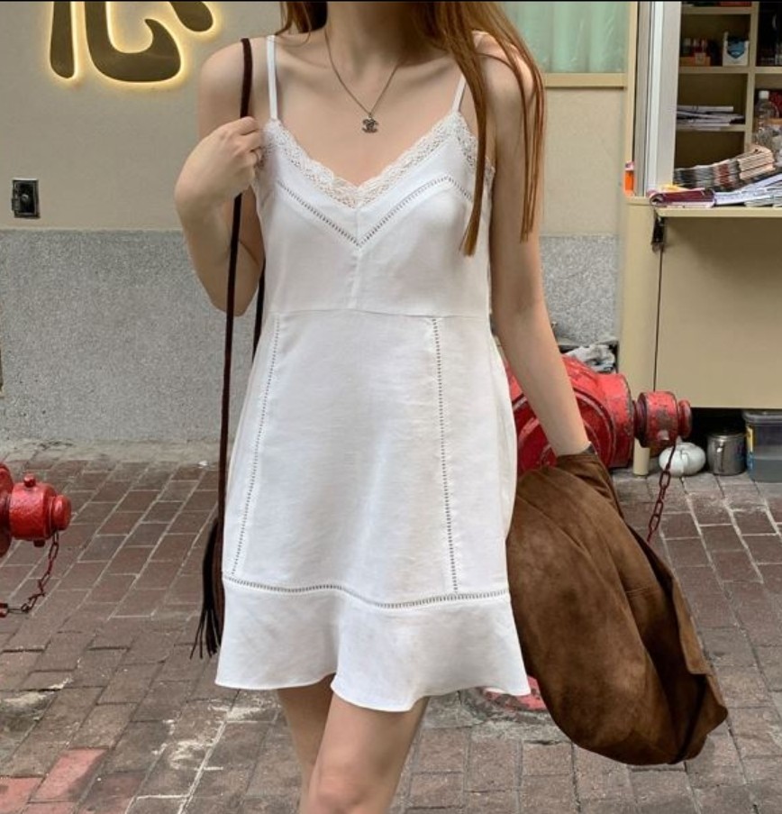 春装蕾丝花边吊带淑女内搭连衣裙