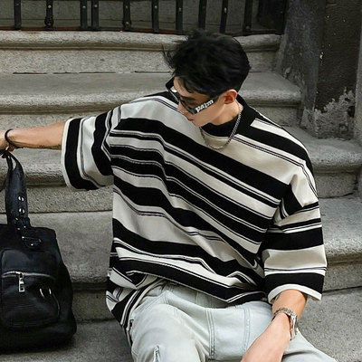 夏季2025新款美式高街圆领短袖T恤男生潮流宽松时尚个性半袖体恤