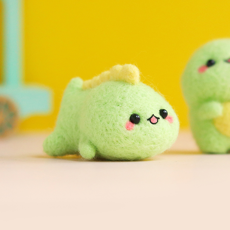 小丘丘羊毛毡戳戳乐手工diy材料包小怪兽自制玩偶送礼物挂件摆件