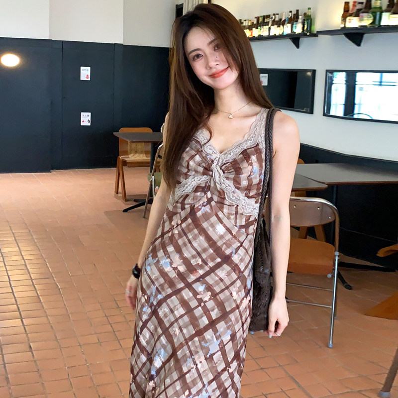 复古格纹蕾丝吊带收腰连衣裙女