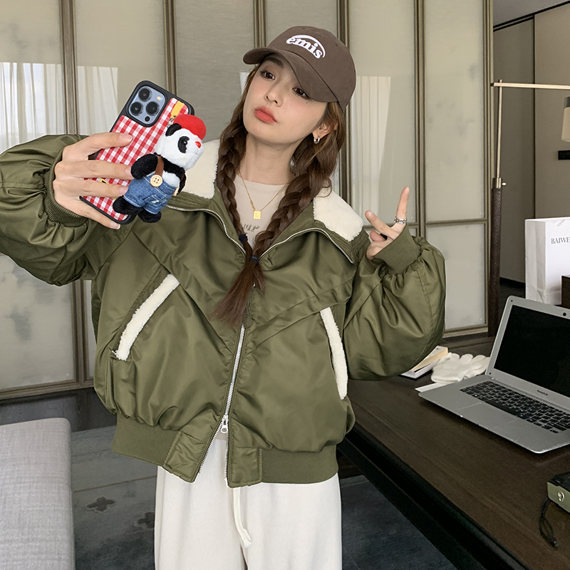 复古工装风军绿色短款羊羔毛领棒球服羽绒服女冬季小个子时尚外套