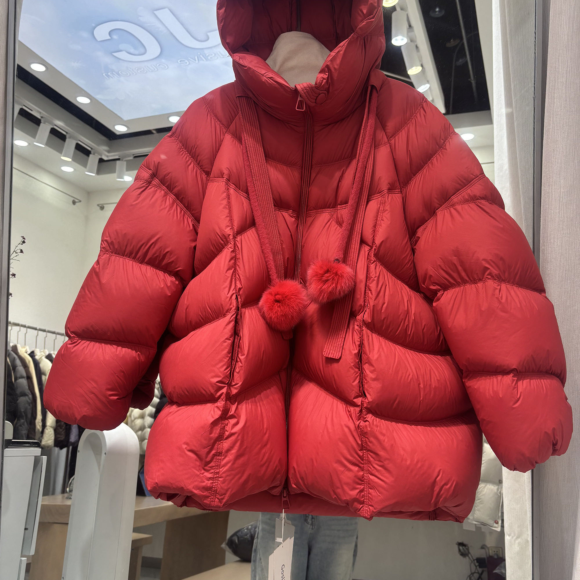大红色可爱羽绒服中长款宽松外套