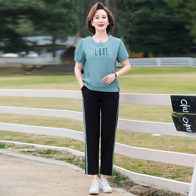 年轻妈妈时尚洋气短袖休闲运动服套装中年夏季气质大码显瘦两件套图片