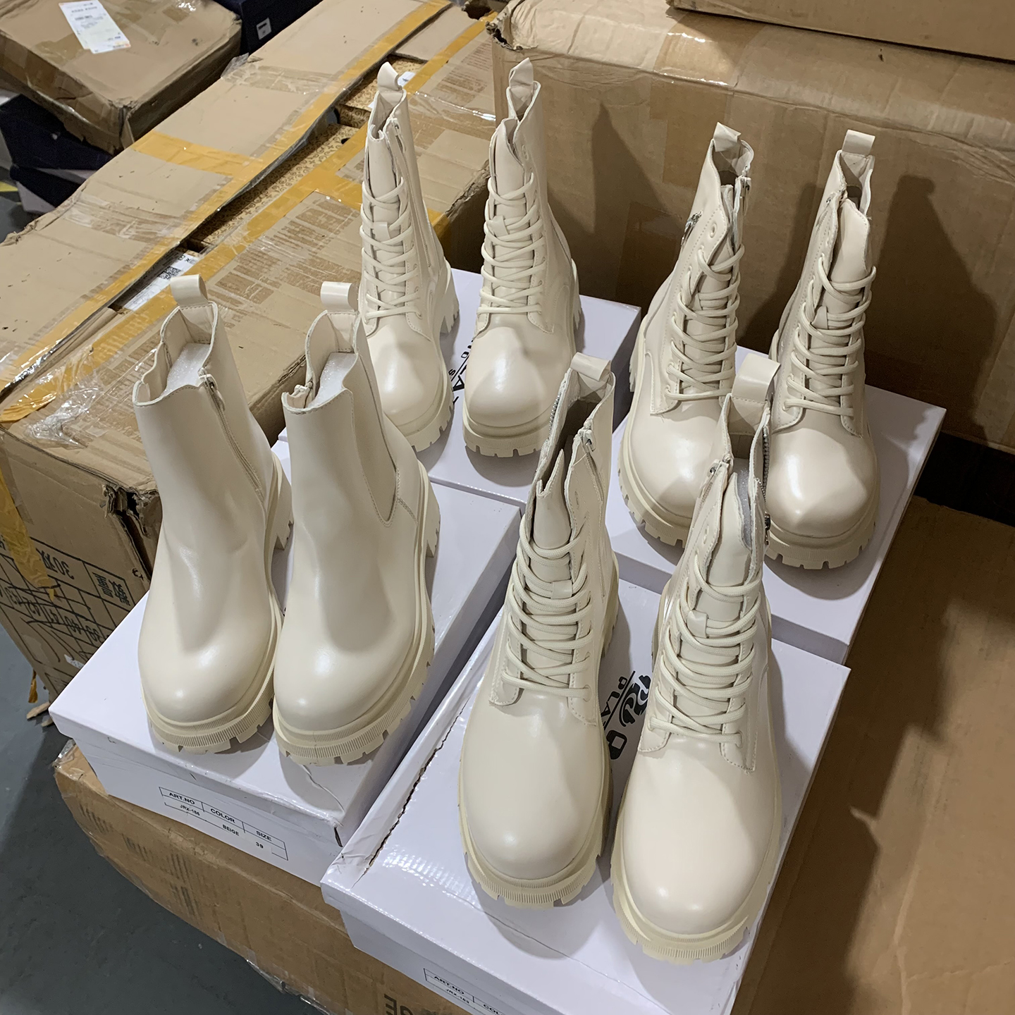 断码清仓捡漏白色马丁靴女厚底短靴英伦风百搭单靴机车靴系带靴子