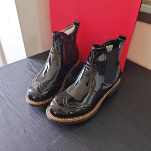 2025年冬季漆皮雕花切尔西靴女加绒保暖侧拉链短靴休闲百搭马丁靴