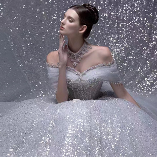 出租赁一字肩婚纱新娘重工闪耀白色大拖尾仙奢风高定女婚纱租赁