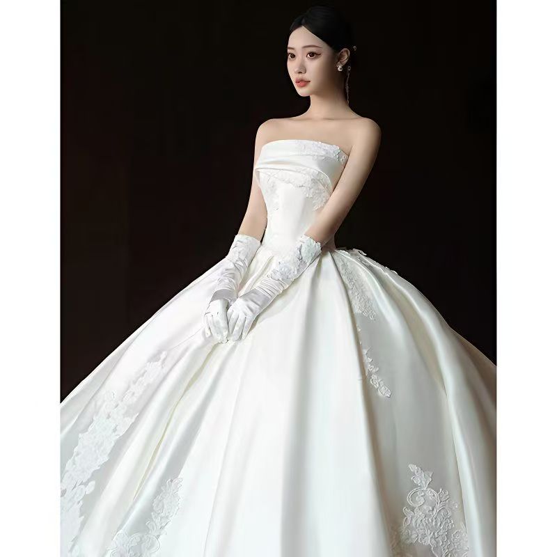 婚纱租赁法式抹胸缎面婚纱新娘白色大拖尾绑带韩版优雅主纱出租