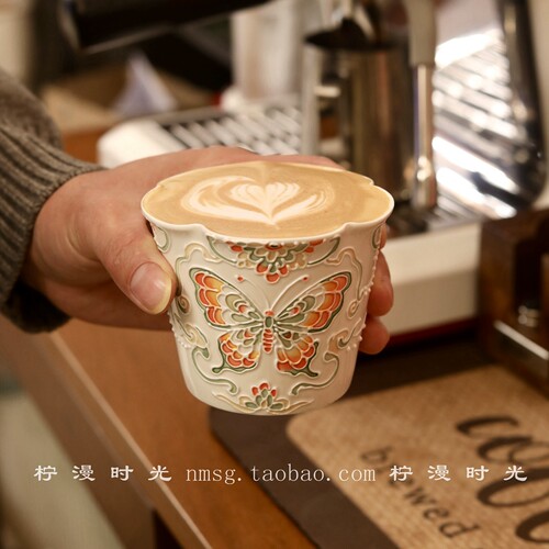 景德镇亮面浮雕蝴蝶260ml