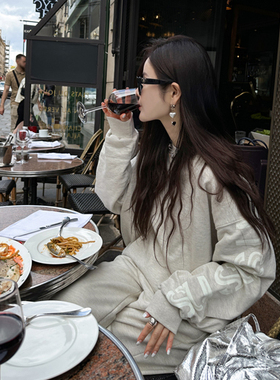 Partysu 韩国代购 官网直邮 2023秋 print模特su设计印字卫衣