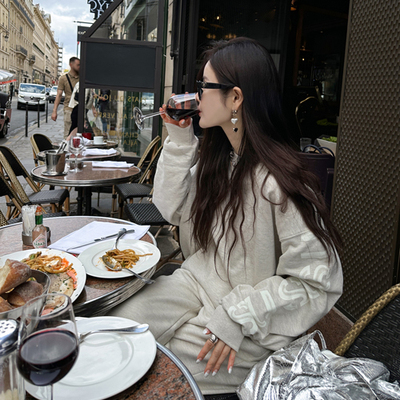 Partysu 韩国代购 官网直邮 2023秋 print模特su设计印字卫衣