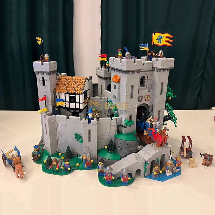 中国积木中古中世纪雄狮骑士的城堡巨大型男孩子拼装玩具生日礼物