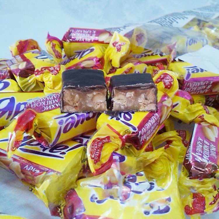 俄罗斯进口黄花生巧克力仁夹心巧克力糖250克新包装