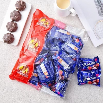 俄罗斯进口法式草莓味软糖夹心巧克力糖软糯Q弹儿童零食草莓派