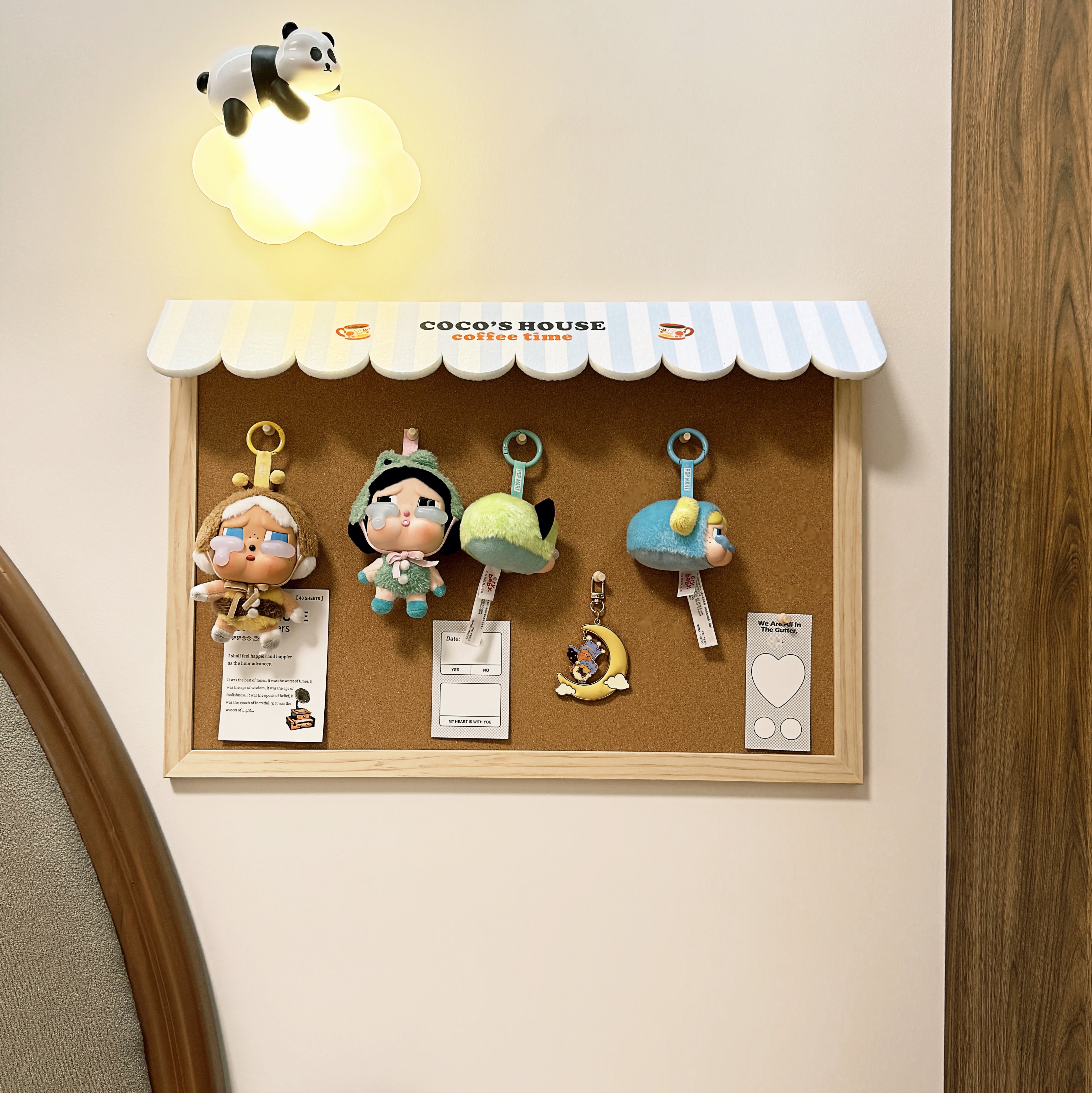 实木屋檐软木板毛毡板照片墙毛绒玩具钥匙扣收纳展示墙背景留言板