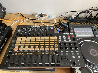 雅佳APC40MK2一个 AKAI 酒吧灯光视频控制器 VJ控台 保修
