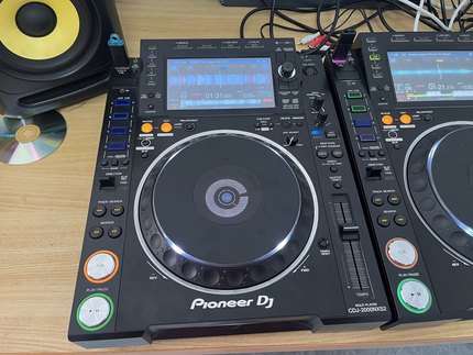 pioneer CDJ2000NXS2单台打碟机一个 正常使用 实物拍摄