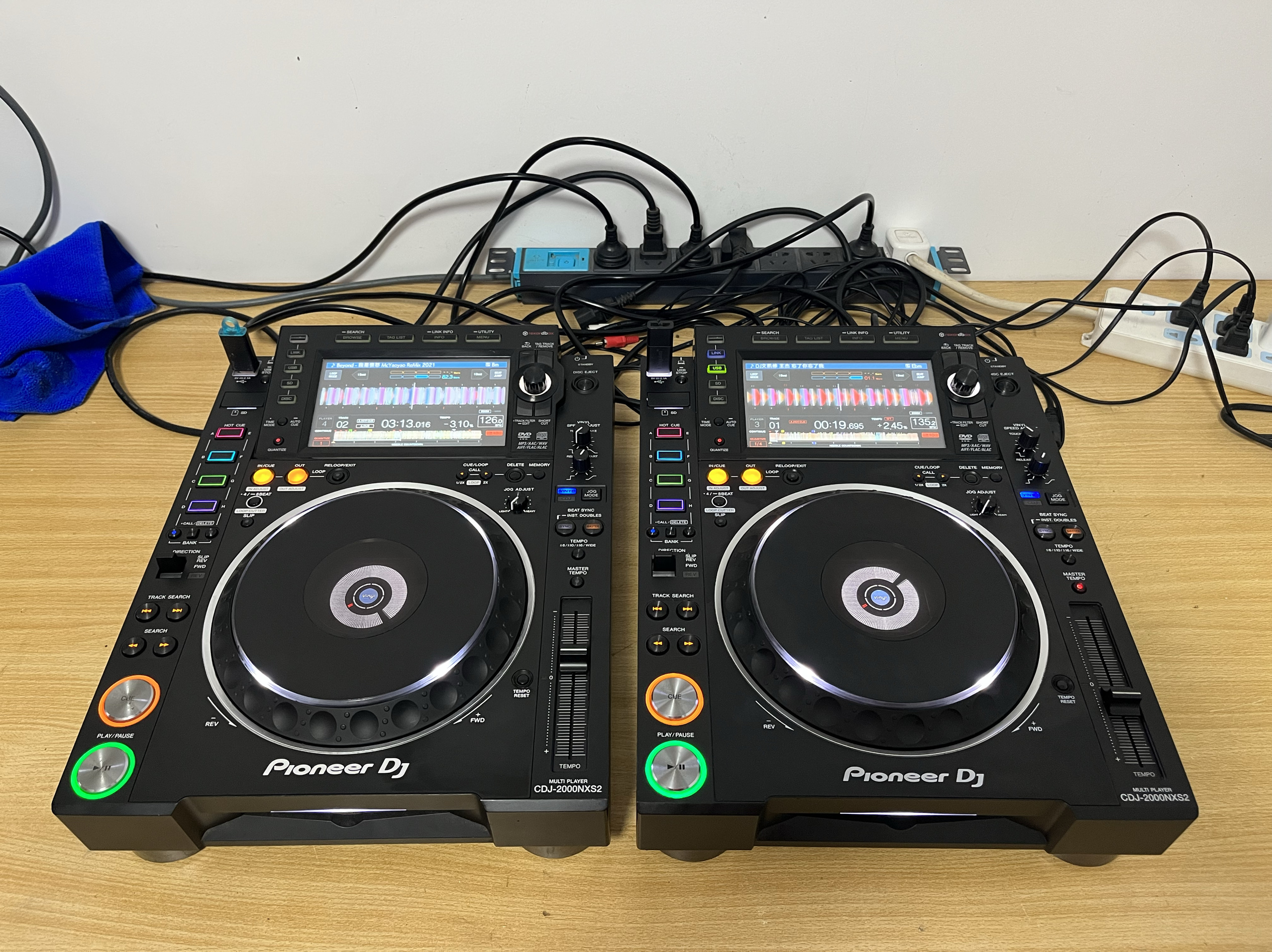 pioneer先锋2000三代打碟机一对 2台正常使用 CDJ2000NXS2