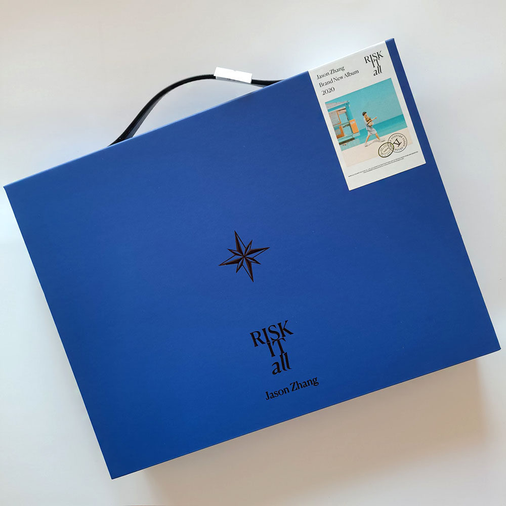 限量版带编号 内附胸针+明信片+海报+邮票等