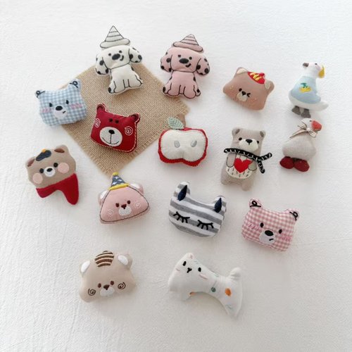森系小礼物可爱卡通小熊小猫胸针女童手工布艺配饰儿童可爱小挂件