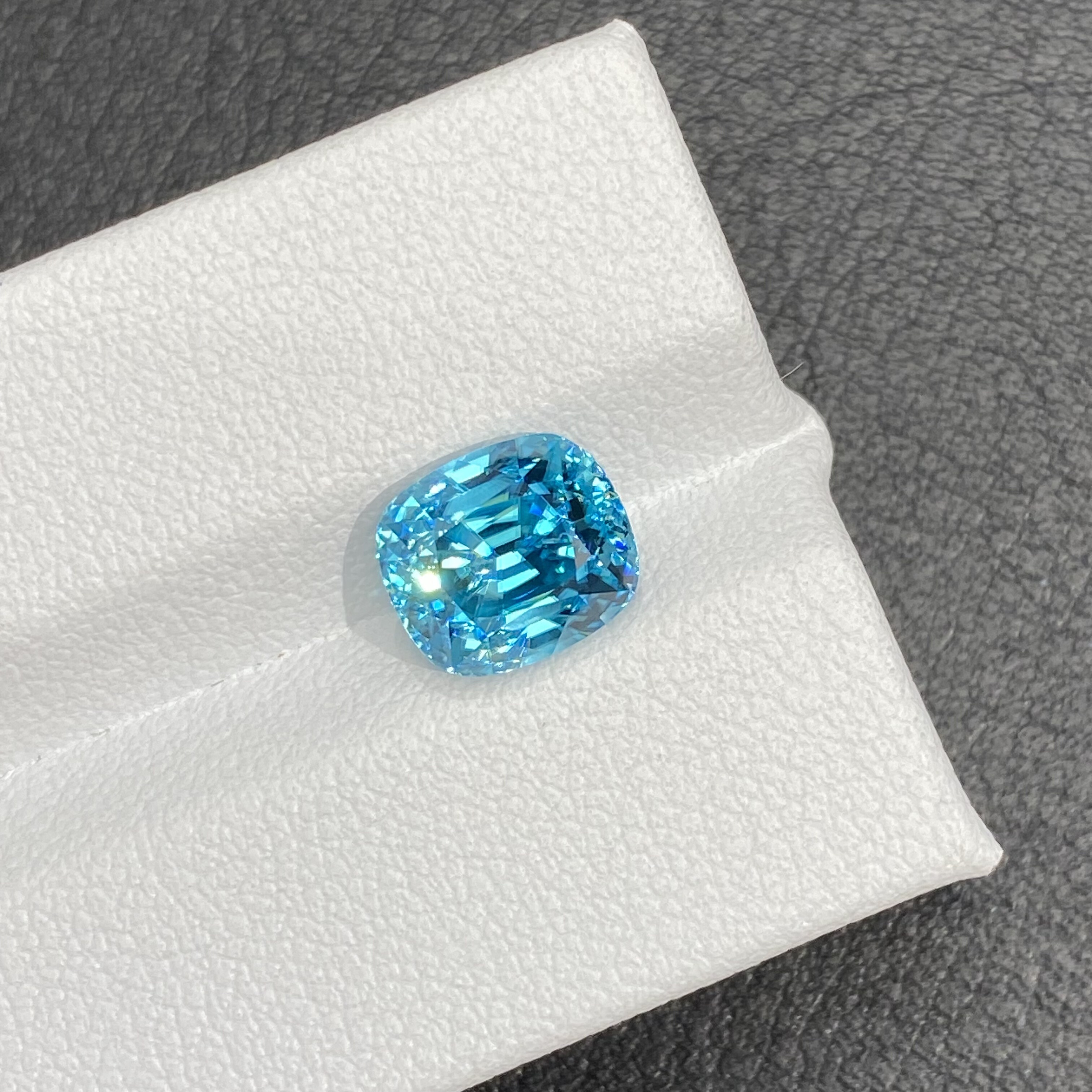 4.35ct 德式精切 干净 天然霓虹蓝风信子石裸石戒面
