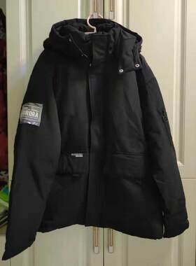 美特斯邦威男连帽加厚羽绒服