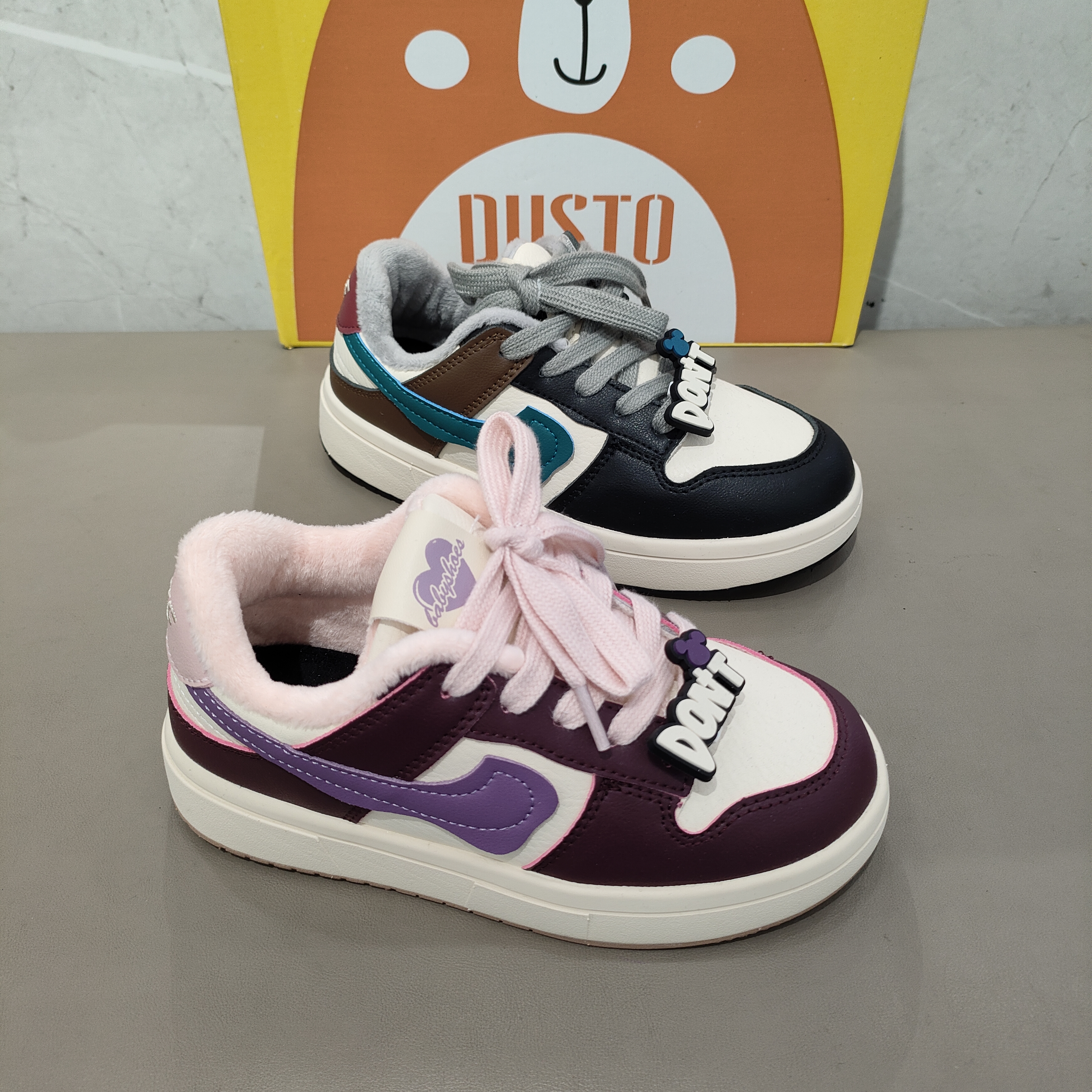 大东儿童板鞋鞋2025冬季新款男女童潮流百搭皮面加绒板鞋1039