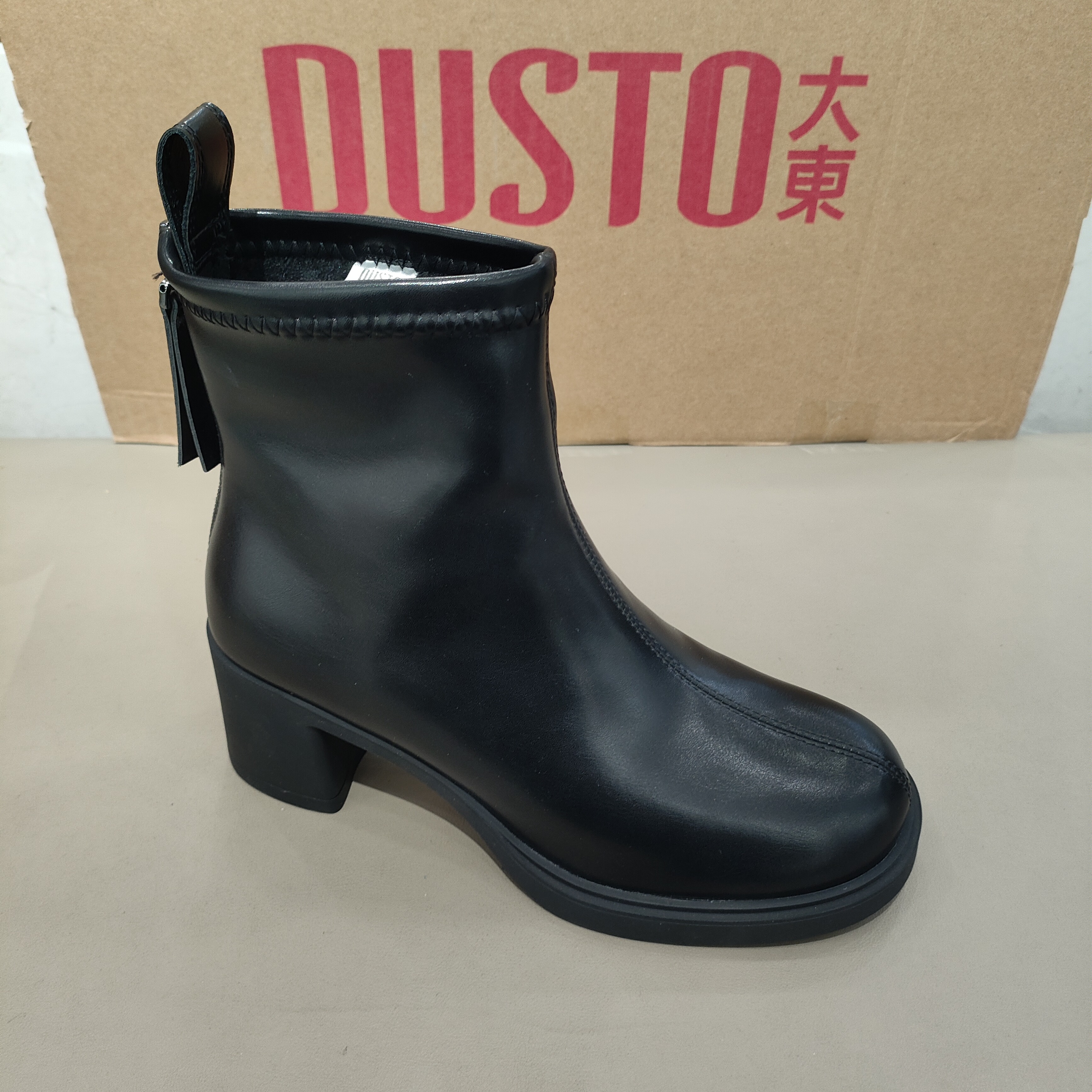 大东加绒女鞋2025冬季新款时装靴圆头高跟后拉链绒里短筒女靴1018