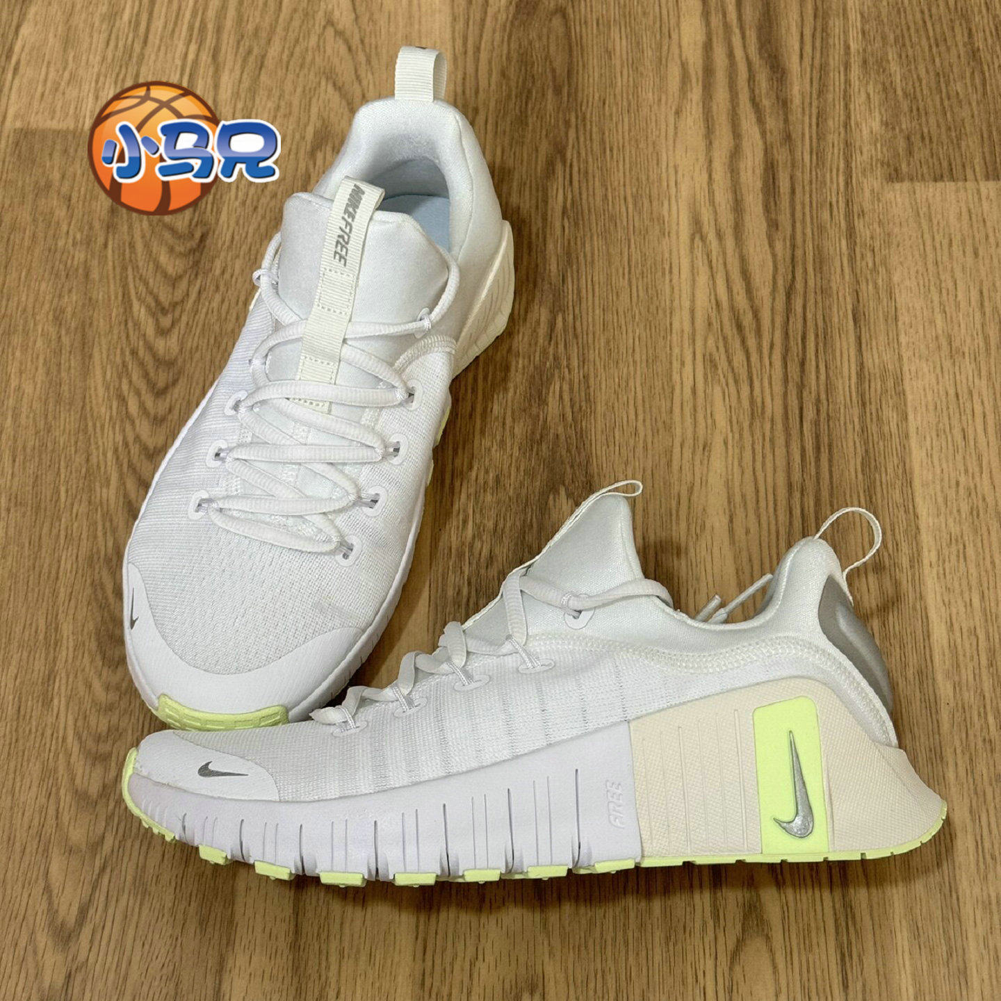 NIKE轻便防滑综合训练鞋