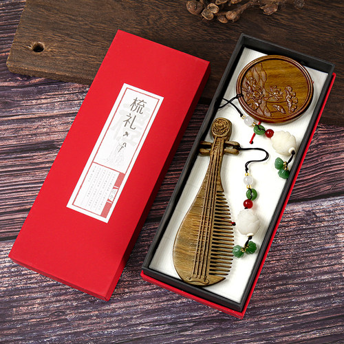 新款天然檀木中国伴手梳子老师生日礼物国风木梳闺蜜妈妈实用礼物
