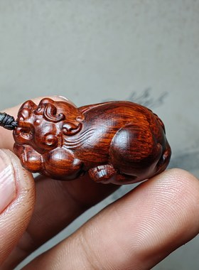 紫檀红木头精雕刻貔貅兽9车钥匙扣小吊坠文盘玩手把挂件质制饰品