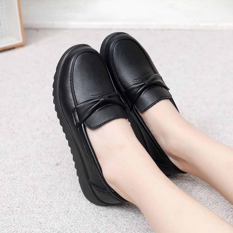 黑色舒适软底防滑妈妈鞋