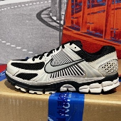 FJ4151 NIKE耐克男子ZOOM 008 运动时尚 休闲鞋 VOMERO 5复古老爹鞋