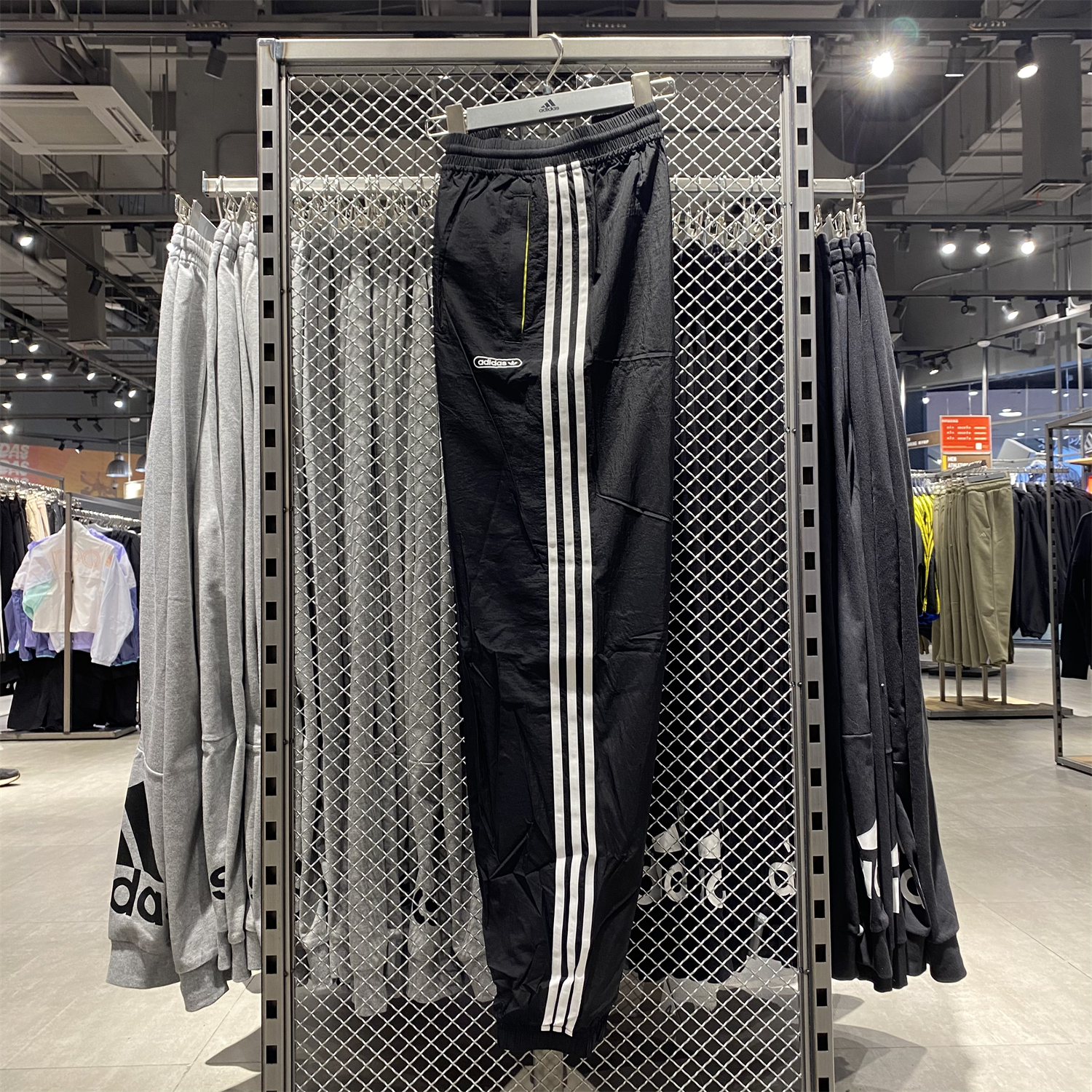 Adidas阿迪达斯三叶草2022夏季男子黑色宽松休闲运动长裤 GN3819